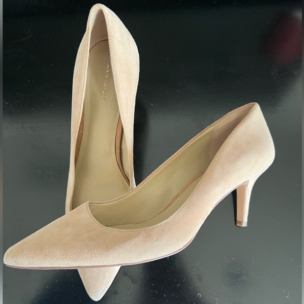 Tan suede Ann Taylor low heels